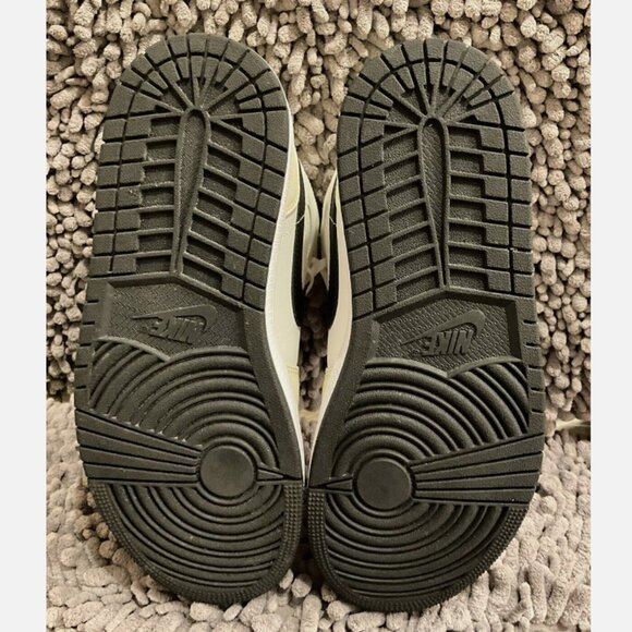 Women’s Air Jordan 1 MID Coconut Milk /Black Sz 9 euc 2021 - Picture 9 of 13